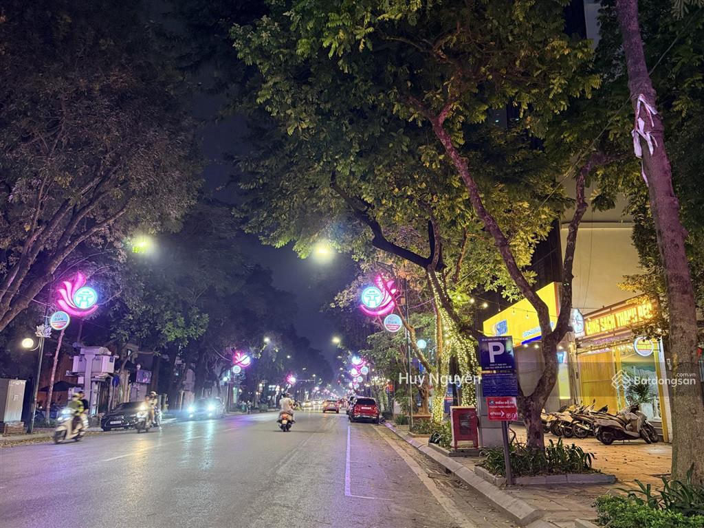 Siêu phẩm lô góc 2 mặt phố trần hưng đạo 370m2 mặt tiền 40m vuông đẹp không lỗi  0982 880 ***