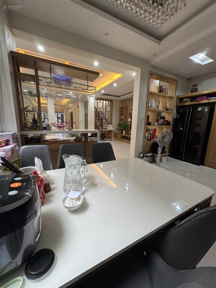 (duy nhất). bán biệt thự hoàng ngân, cg, yên hòa 133m2x3t ô tô 20m ra phố 40 tỷ sổ vuông kinh doanh