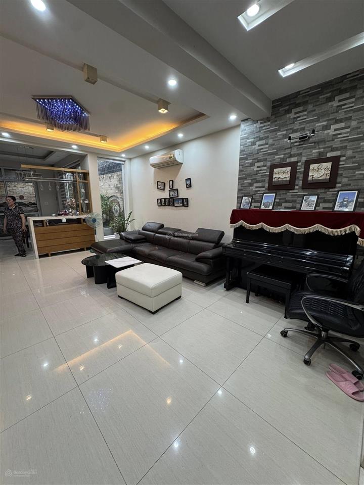 (duy nhất). bán biệt thự hoàng ngân, cg, yên hòa 133m2x3t ô tô 20m ra phố 40 tỷ sổ vuông kinh doanh