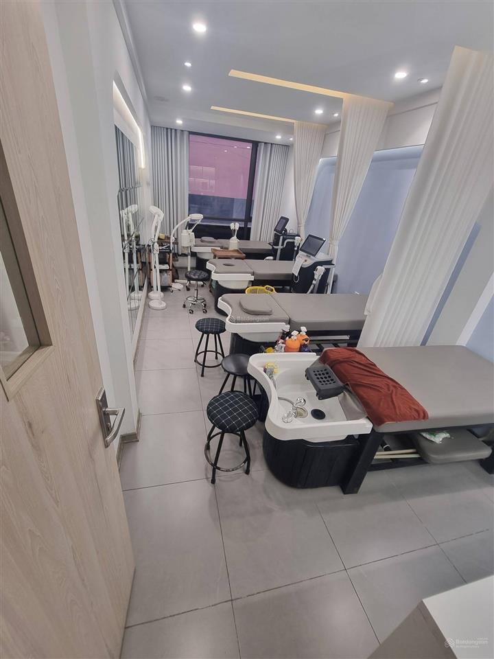 (thang máy) bán nhà phân lô nguyễn thị định 40m x 7t 15 tỷ oto tránh kinh doanh spa vỉa hè 50tr/t