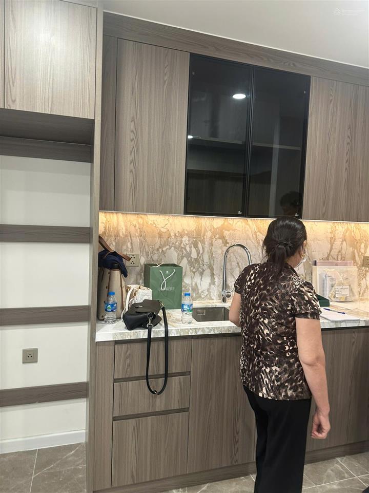 (cao cấp) cho thuê căn hộ lumiere evergreen 65m 2pn 2vs đồ cơ bản 13 tr hướng mát tầng trung ở ngay