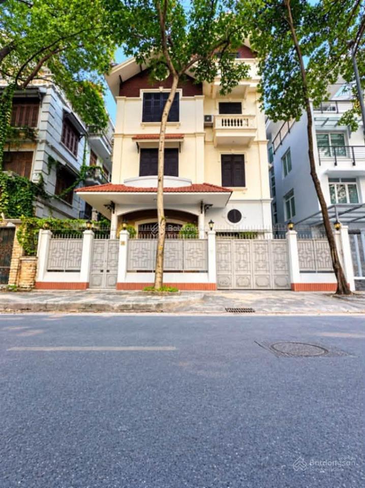 (nợ bank ) bán biệt thự kdt mỹ đình 200mx4t mt10m 40 tỷ bán gấp sổ vuông an ninh 24/7