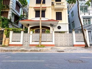 (nợ bank ) bán biệt thự kdt mỹ đình 200mx4t mt10m 40 tỷ bán gấp sổ vuông an ninh 24/7