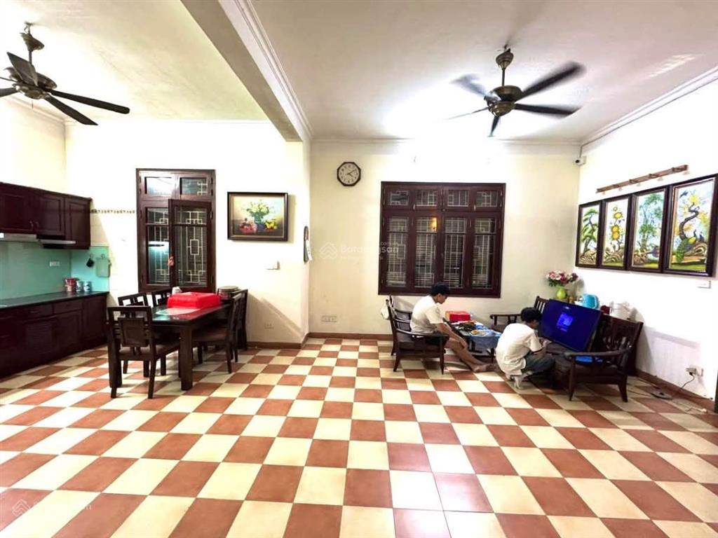 (nợ bank ) bán biệt thự kdt mỹ đình 200mx4t mt10m 40 tỷ bán gấp sổ vuông an ninh 24/7