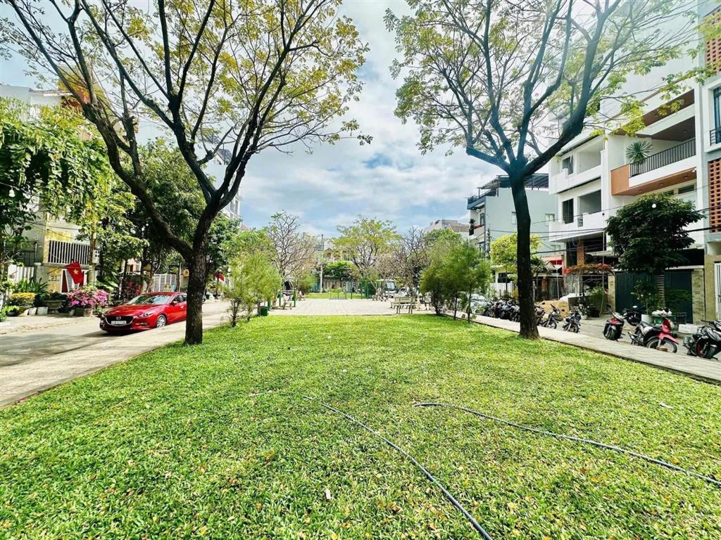 Chính chủ gửi bán bán nhà 2 tầng hoài thanh, sát dự án sun group giá tốt