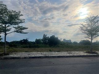 Khu đô thị số 4 diện tích 171,5m giá đầu tư chỉ còn 3,9tỷ vị trí đẹp tiềm năng sát fpt