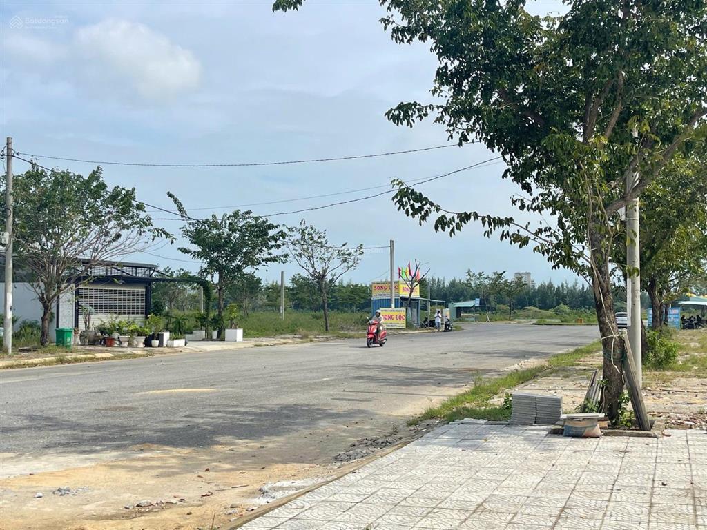 Chính chủ cần bán nhanh lô đất đường nguyễn gia thiều sát sông cổ cò, đường 27m.