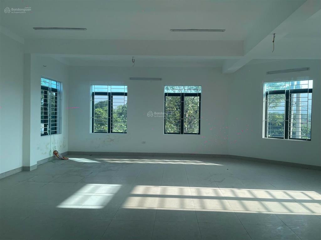 Nhỉnh 4tỷ 84m2 có nhà 5 tầng. chỉ việc xách vali về ở, gần quốc lộ 21, thủy xuân tiên, chương mỹ