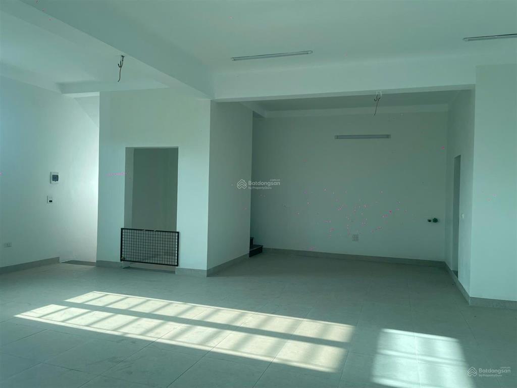 Nhỉnh 4tỷ 84m2 có nhà 5 tầng. chỉ việc xách vali về ở, gần quốc lộ 21, thủy xuân tiên, chương mỹ