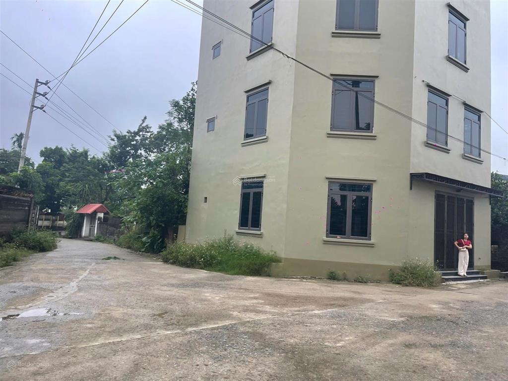 Nhỉnh 4tỷ 84m2 có nhà 5 tầng. chỉ việc xách vali về ở, gần quốc lộ 21, thủy xuân tiên, chương mỹ