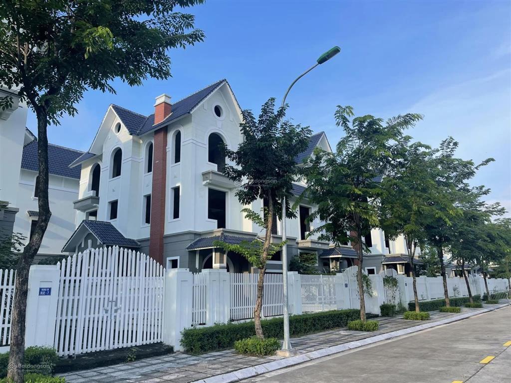 Dt 240m2  mt 12m  view vườn hoa  giá chỉ có 30 tỷ  bán gấp biệt thự khu b geleximco
