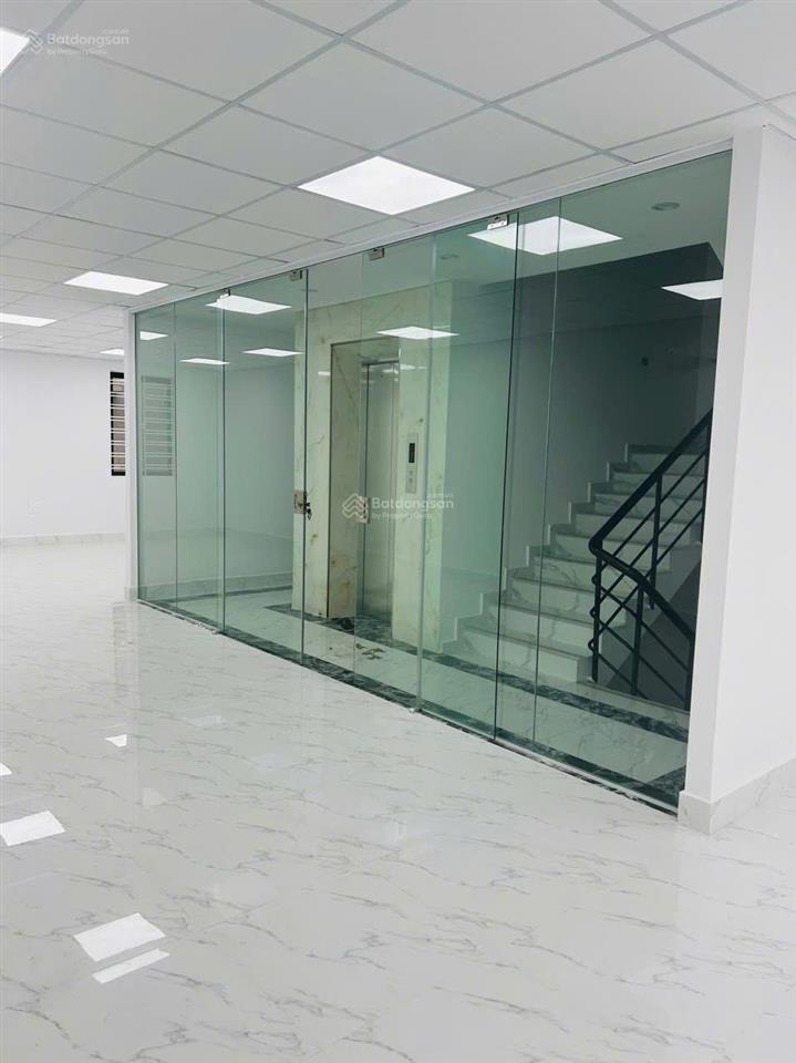 Giá sốc chỉ còn 30 tỷ cho căn bt 200m2 khu c hoàn thiện đẹp có thang máy, cho thuê 40 tr/tháng