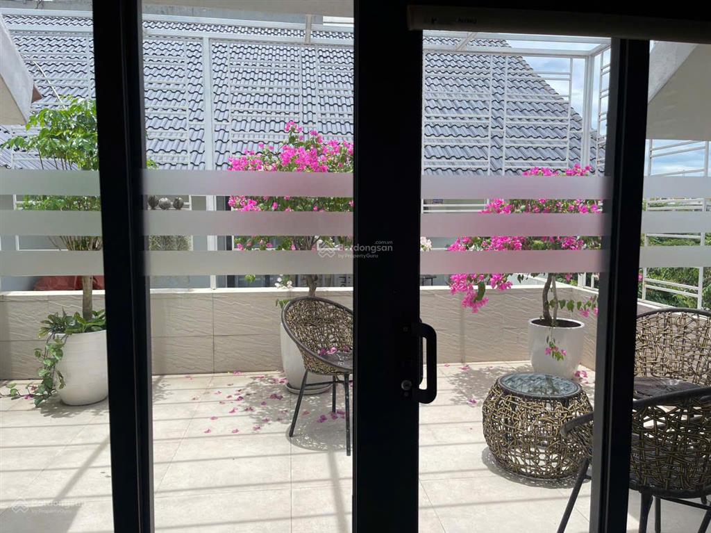 Giá sốc chỉ còn 30 tỷ cho căn bt 200m2 khu c hoàn thiện đẹp có thang máy, cho thuê 40 tr/tháng