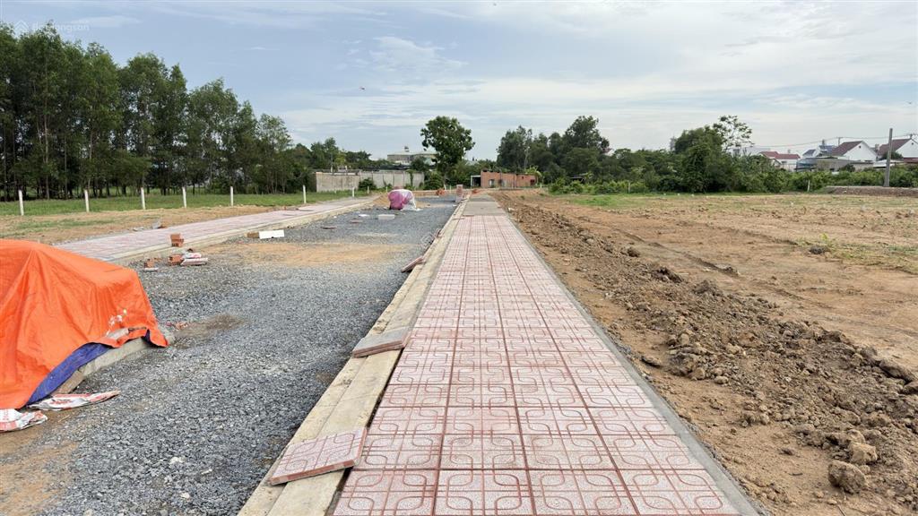 Cần bán lô đất thổ cư nằm sau ủy ban phường tân triều  dân cư hiện hữu