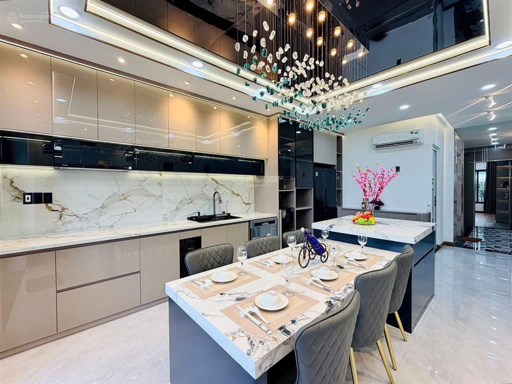 Bán nhà mặt tiền tân sơn p12 gò vấp 4x20 trệt lửng 5 lầu có thang máy
