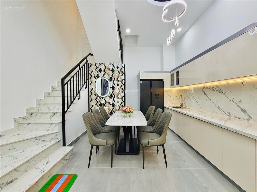 6tỷ950 nhà phạm văn chiêu trệt 3 lầu ngang hẻm thông