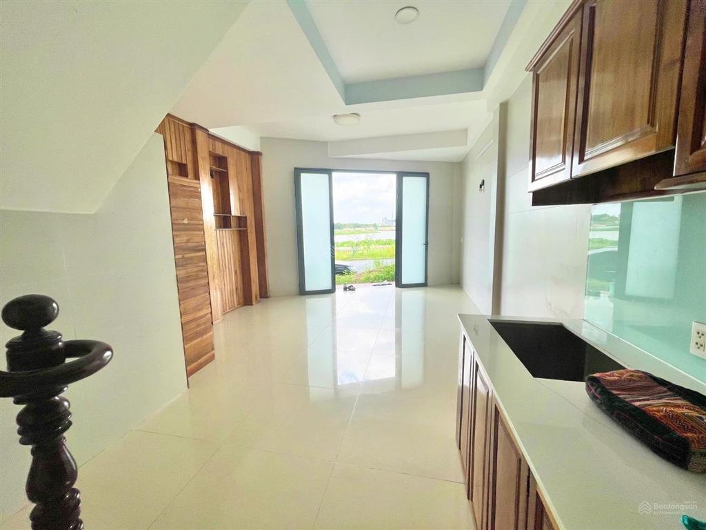 Cho thuê nhà mặt tiền kênh tham lương đoạn nguyễn văn dung  p6, trệt, 3 lầu, giá 16tr/th
