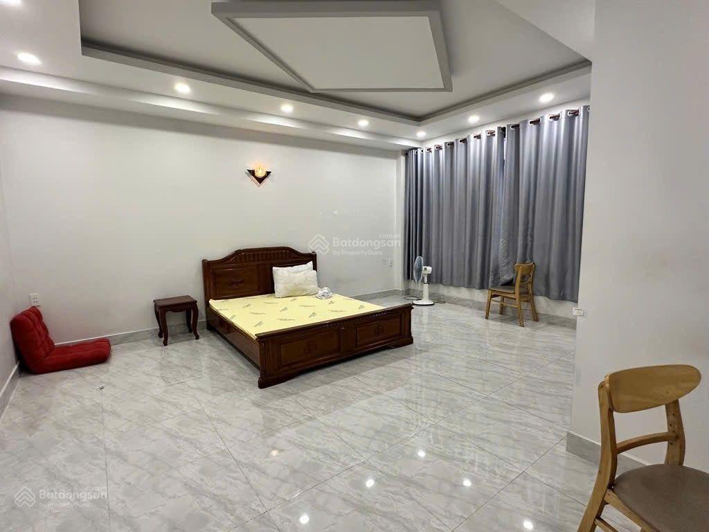 Siêu hiếmtòa nhà todòng tiền cao ngấtgiá tốt5.3x307tầng thang máymặt tiền đường âu cơ tân phú