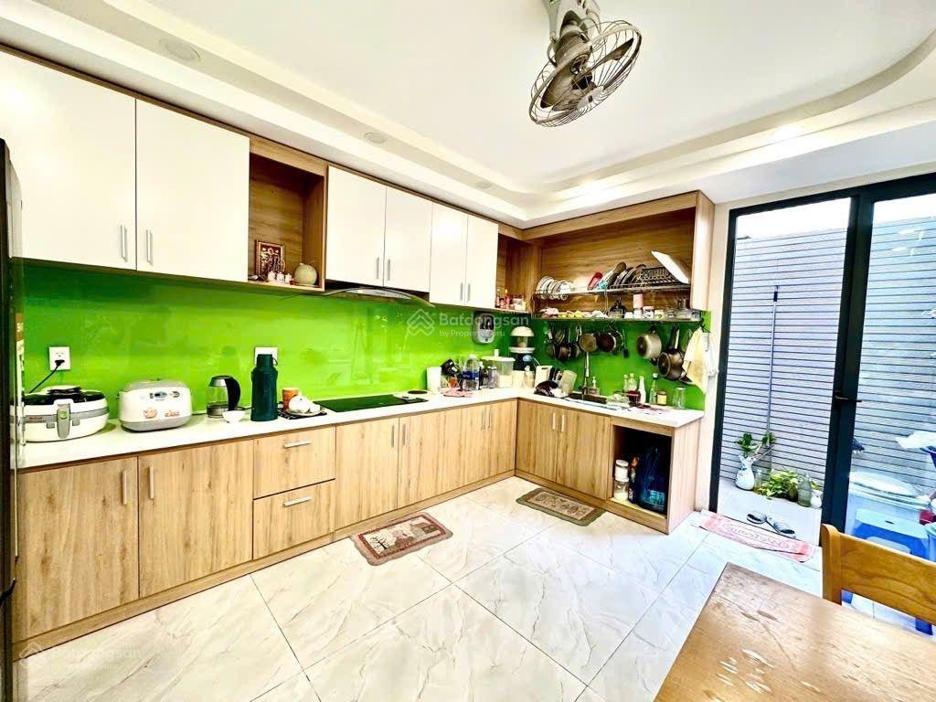 Quận tân phú,lâu mới có cănmặt tiền đẹp giá tôtkẹt bán nhà 4.1x185tầng mt đường dương văn dương