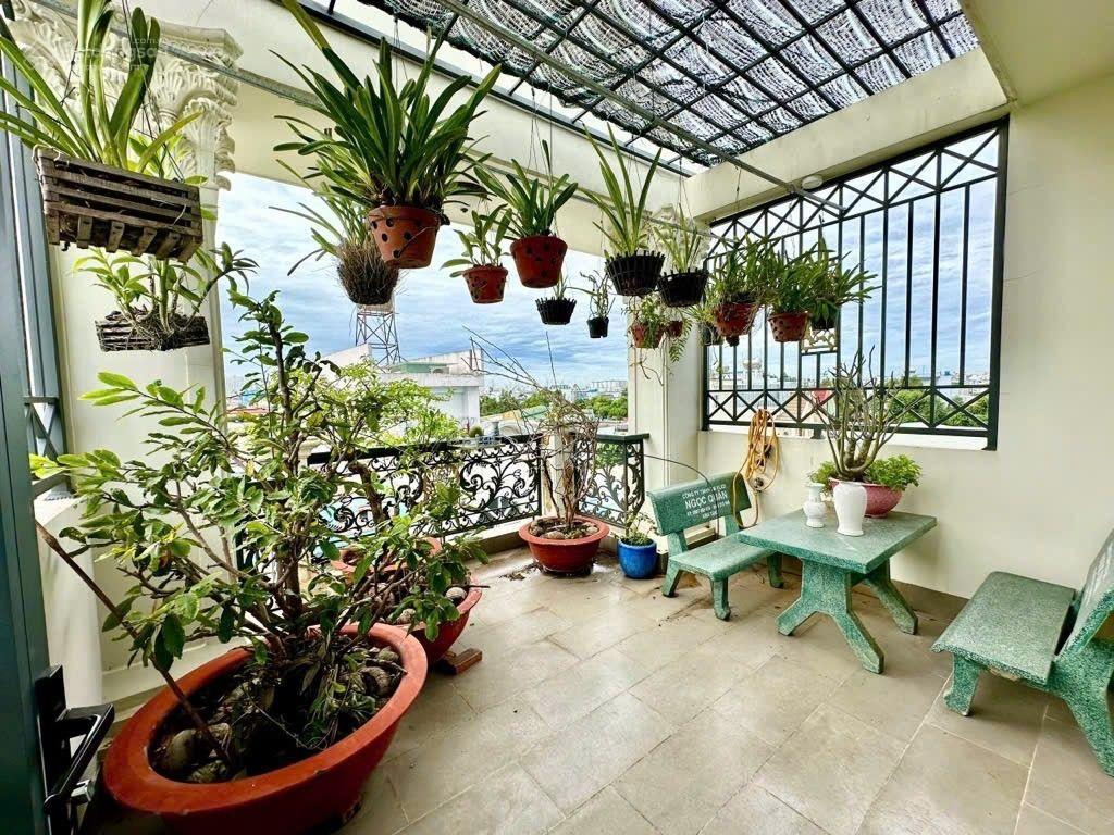 Quận tân phú,lâu mới có cănmặt tiền đẹp giá tôtkẹt bán nhà 4.1x185tầng mt đường dương văn dương