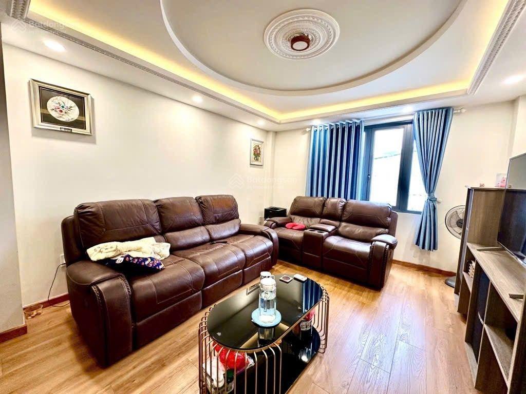 Quận tân phú,lâu mới có cănmặt tiền đẹp giá tôtkẹt bán nhà 4.1x185tầng mt đường dương văn dương