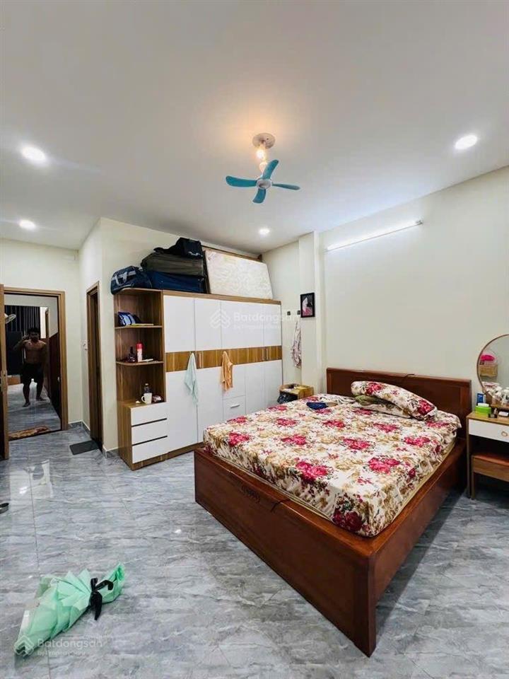 Ko có căn thứ 2 cùng tầm giárộng đẹp rẽkẹt việc bán nhà 4x184tầnghxh lê trọng tấn quận tân phú
