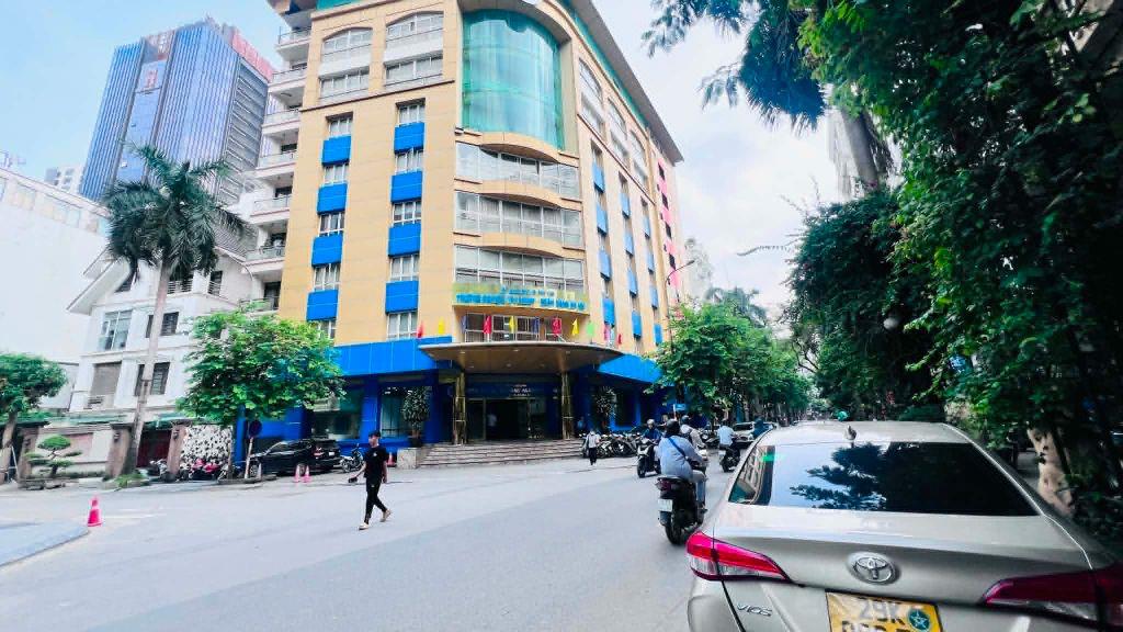 BÁN TÒA VĂN PHÒNG HẠNG A DUY TÂN, CẦU GIẤY - 605M - MT 30M - DÒNG TIỀN 15 TỶ/NĂM  
