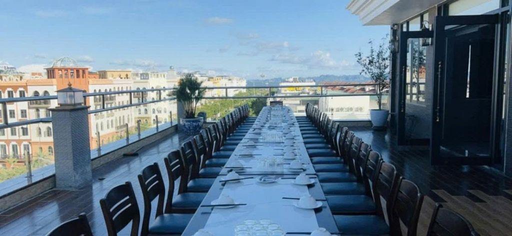 CẦN BÁN GẤP KHÁCH SẠN 𝟑𝐌𝐆 𝐋𝐀𝐊𝐄 𝐒𝐈𝐃𝐄 - 400 tỷ