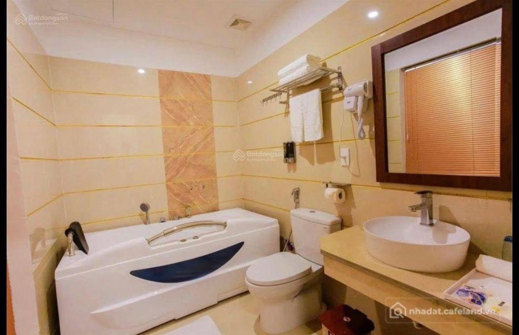 CẦN BÁN GẤP KHÁCH SẠN 𝟑𝐌𝐆 𝐋𝐀𝐊𝐄 𝐒𝐈𝐃𝐄 - 400 tỷ