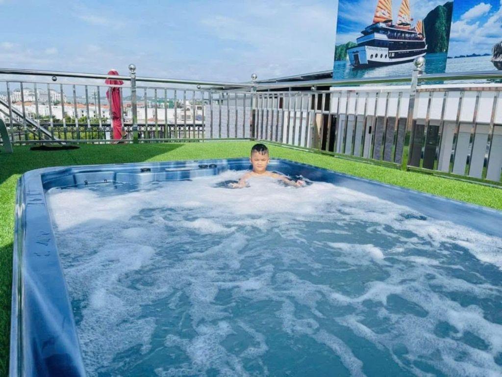 CẦN BÁN GẤP KHÁCH SẠN 𝟑𝐌𝐆 𝐋𝐀𝐊𝐄 𝐒𝐈𝐃𝐄 - 400 tỷ