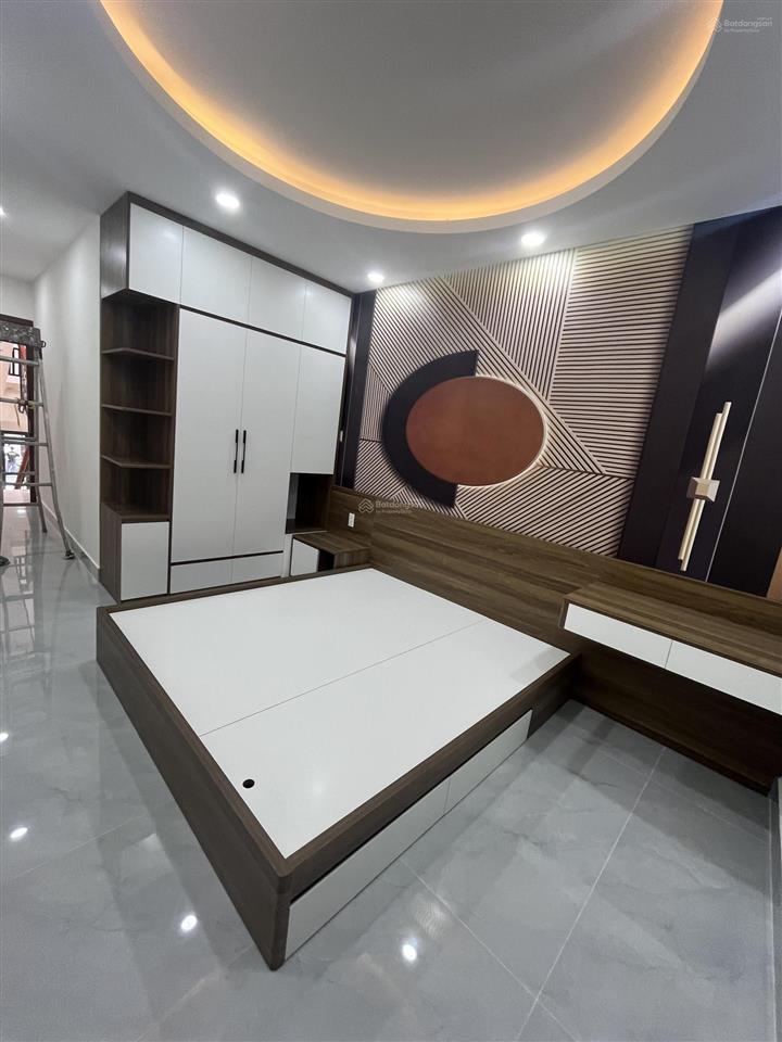 Cần bán nhà mới mặt tiền 76 trần hưng đạo