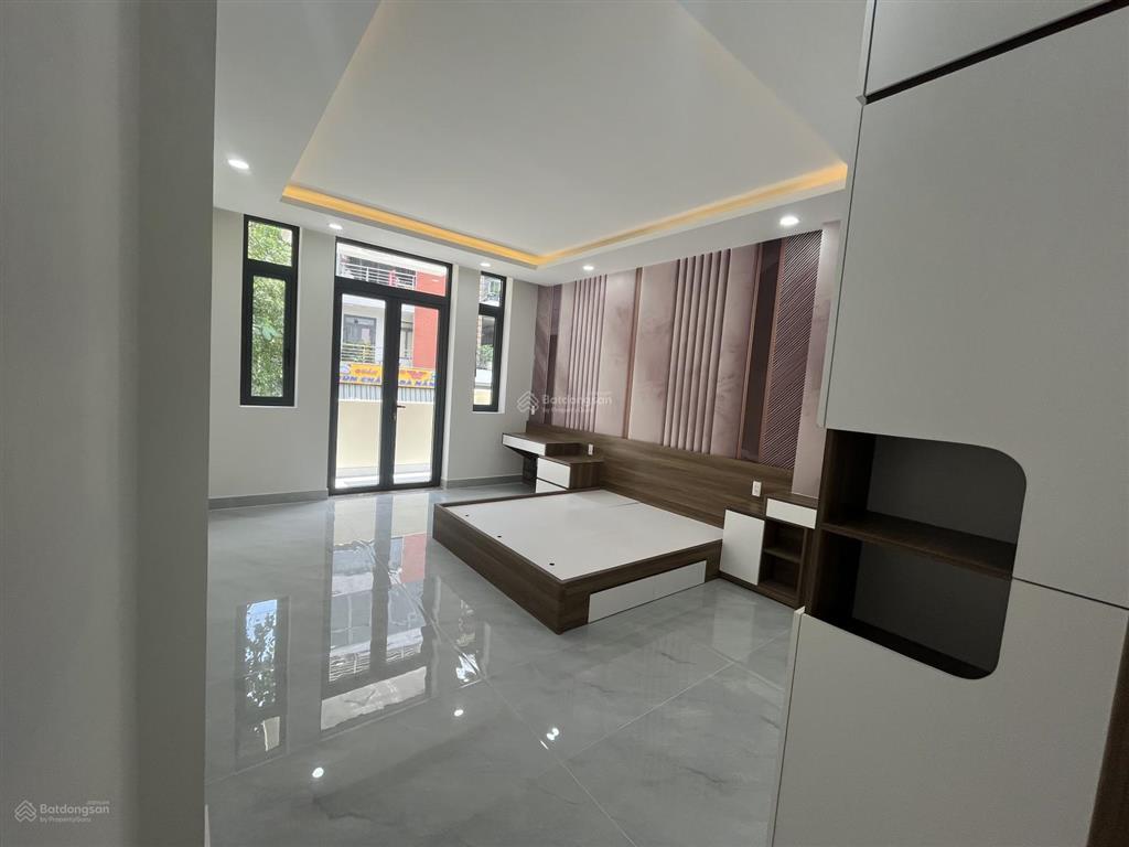 Cần bán nhà mới mặt tiền 76 trần hưng đạo