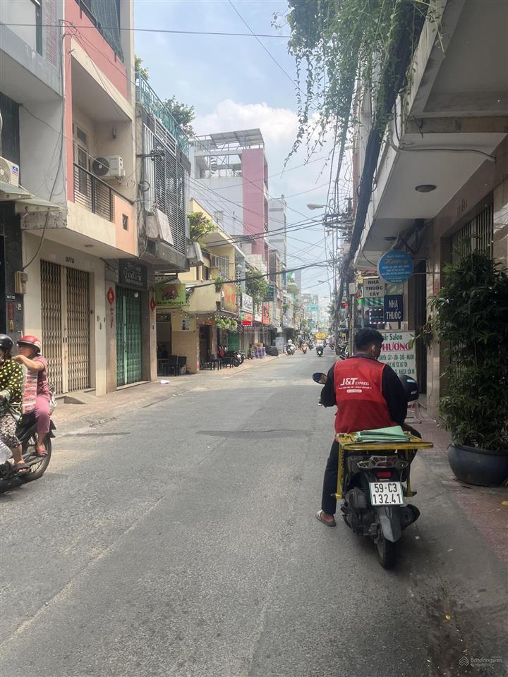 Cần bán nhà 3 tầng hẻm nhựa 8m quận 11