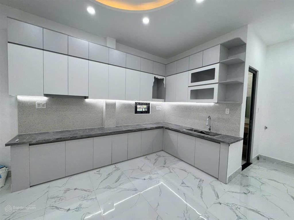 Cần bán nhà mới ngay chợ bình chánh
