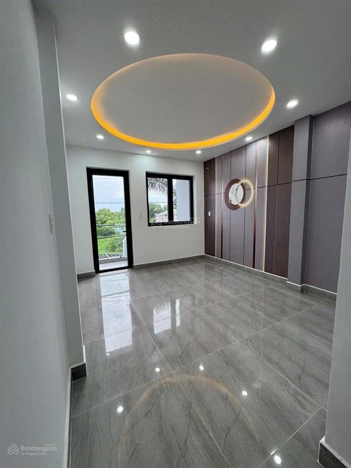 Cần bán nhà mới ngay chợ bình chánh