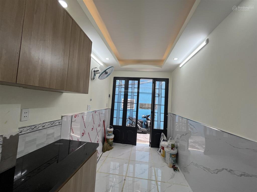 Cần bán nhà mới ngay metro số 2