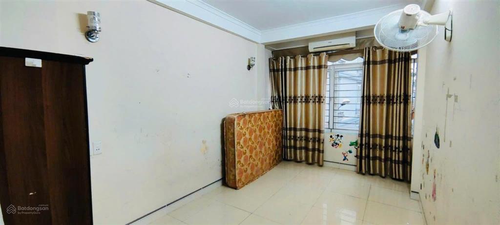 Chính chủ cho thuê nhà riêng tại giáp bát, có thể kinh doanh, nhà 4 tầng, đồ cơ bản, giá 11tr.