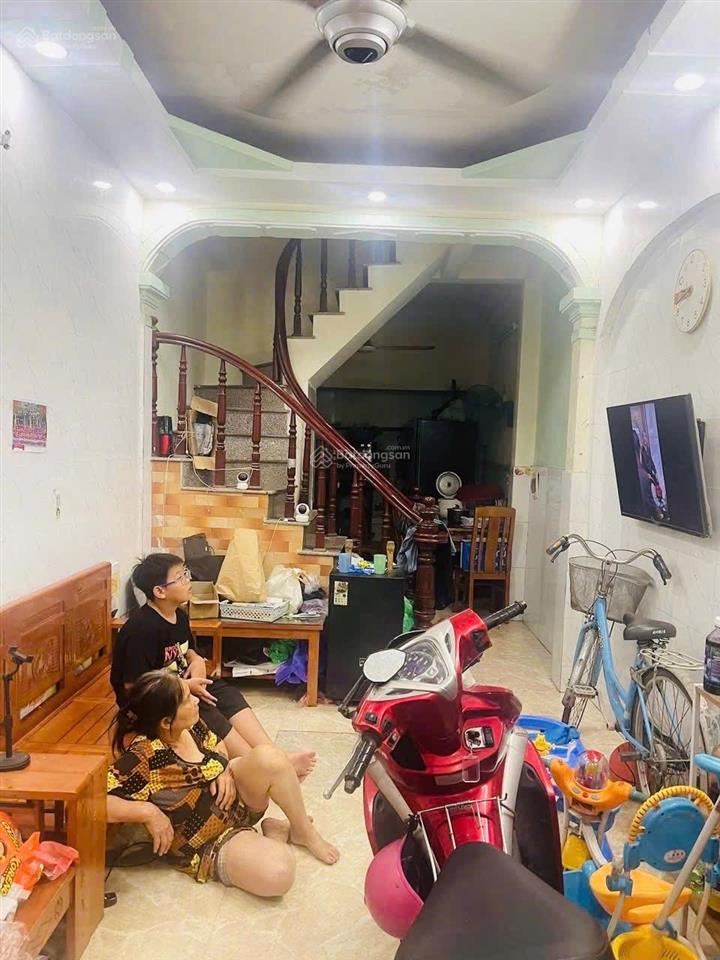 Chính chủ cho thuê nhà 5 tầng tại cạnh chợ nam dư, lĩnh nam, sẵn đồ. giá 9tr/tháng.