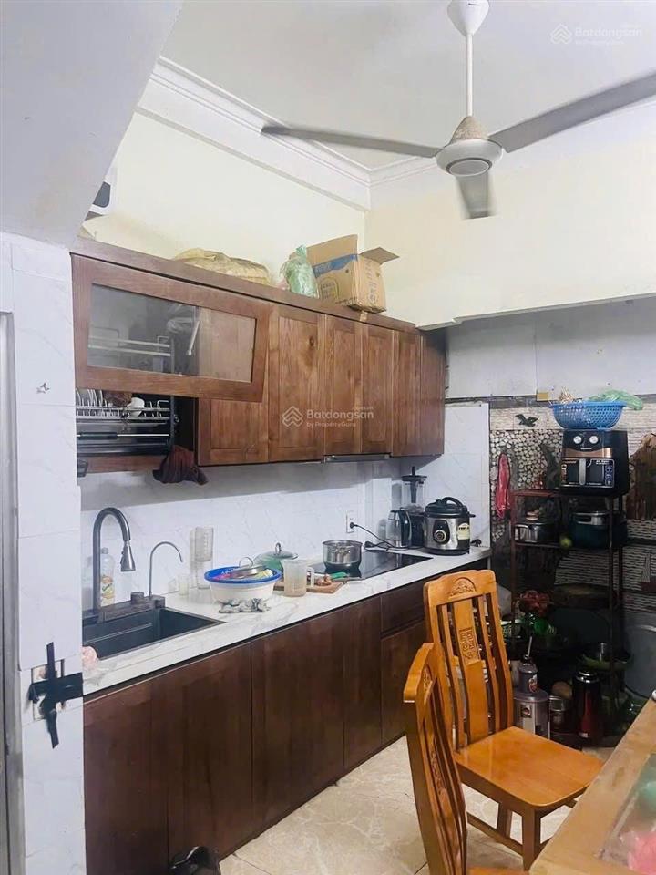 Chính chủ cho thuê nhà 5 tầng tại cạnh chợ nam dư, lĩnh nam, sẵn đồ. giá 9tr/tháng.