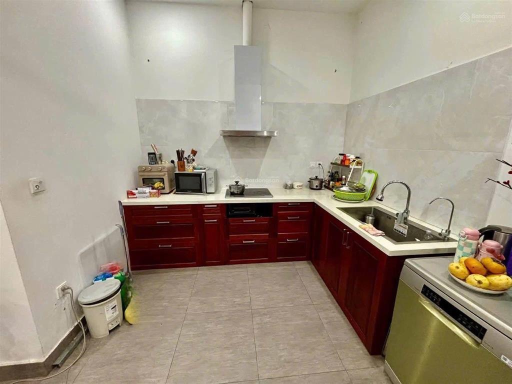 Bán nhà mặt phố cầu giấy mặt tiền khủng 7,02m vỉa hè rộng 5m