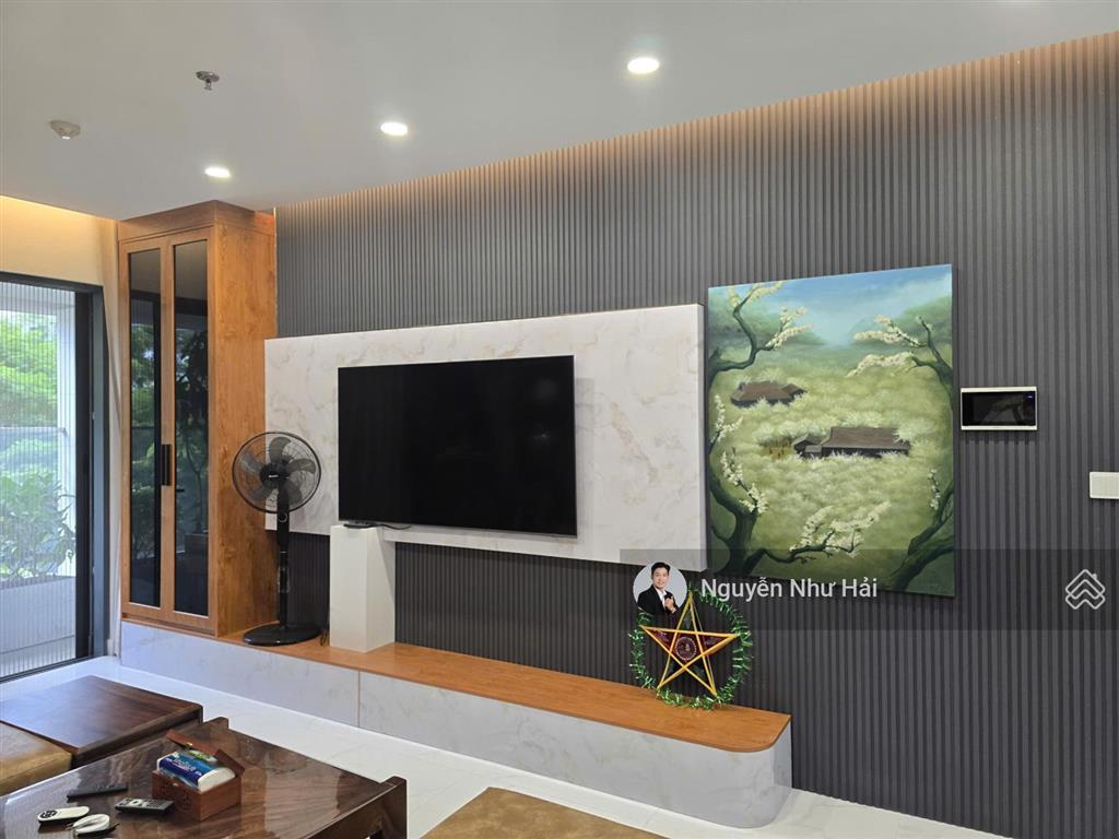 Bán sky villa celadon city  200m2 / full nội thất  có garage trong nhà. giá 13,1 tỷ