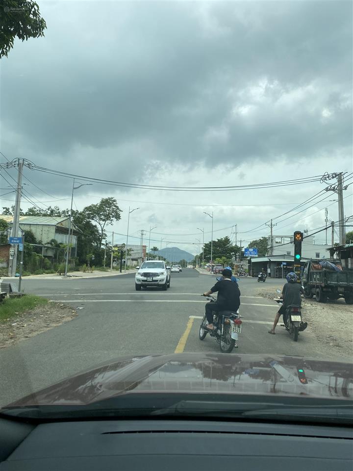 Đất mặt tiền đường trục chính trung tâm thành phố phú mỹ (nay là phường tân thành  tp hồ chí minh)