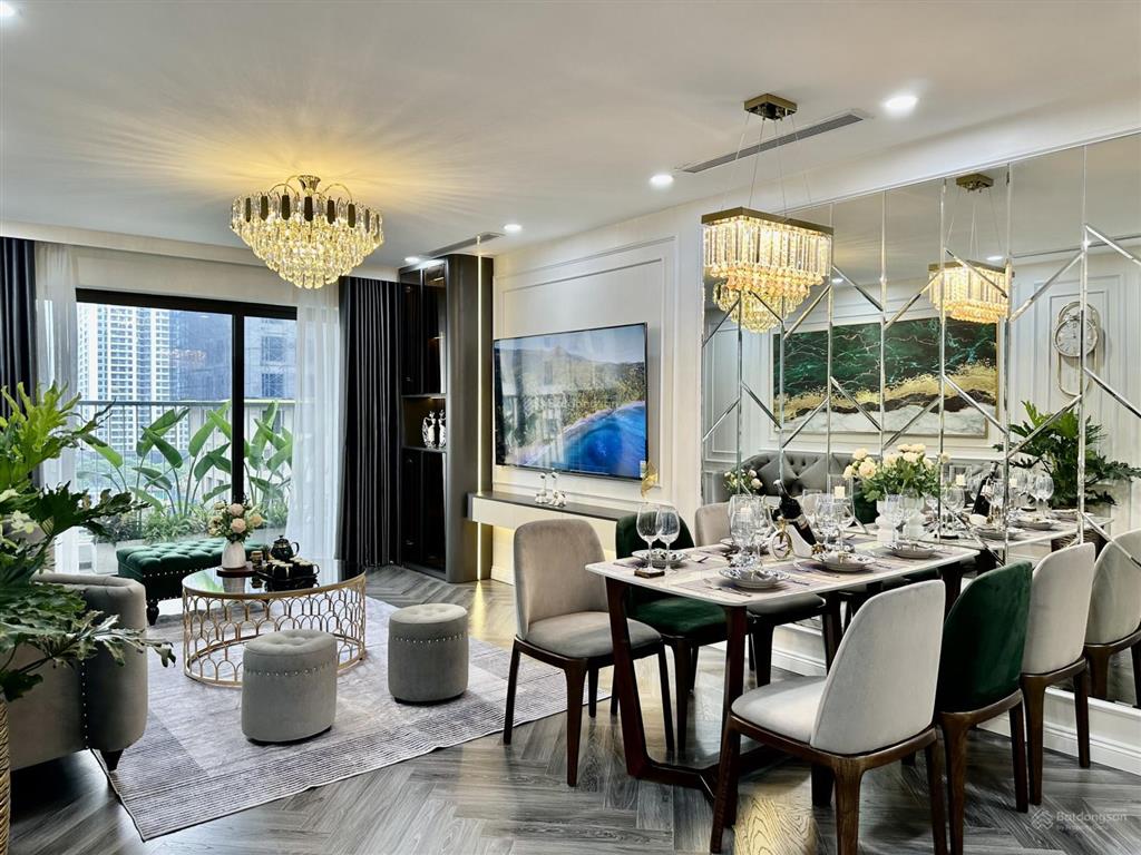 Chính chủ bán ch 60b nguyễn huy tưởng 70m2 2 ngủ full đồ bc đông nam hiếm bán  0987 362 ***