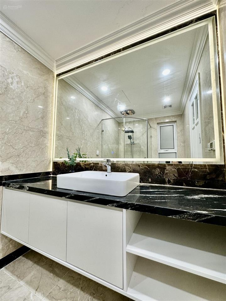 Chính chủ bán ch 60b nguyễn huy tưởng 70m2 2 ngủ full đồ bc đông nam hiếm bán  0987 362 ***