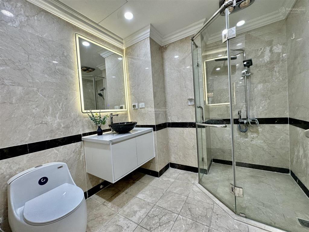 Chính chủ bán ch 60b nguyễn huy tưởng 70m2 2 ngủ full đồ bc đông nam hiếm bán  0987 362 ***