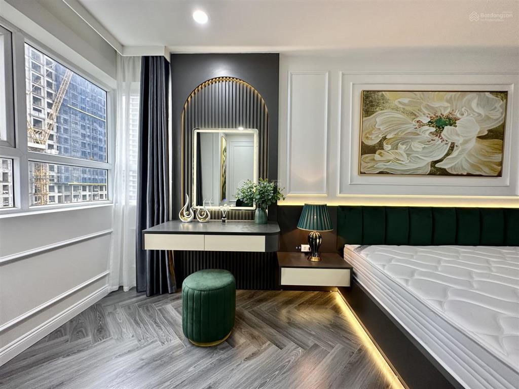 Chính chủ bán ch 60b nguyễn huy tưởng 70m2 2 ngủ full đồ bc đông nam hiếm bán  0987 362 ***