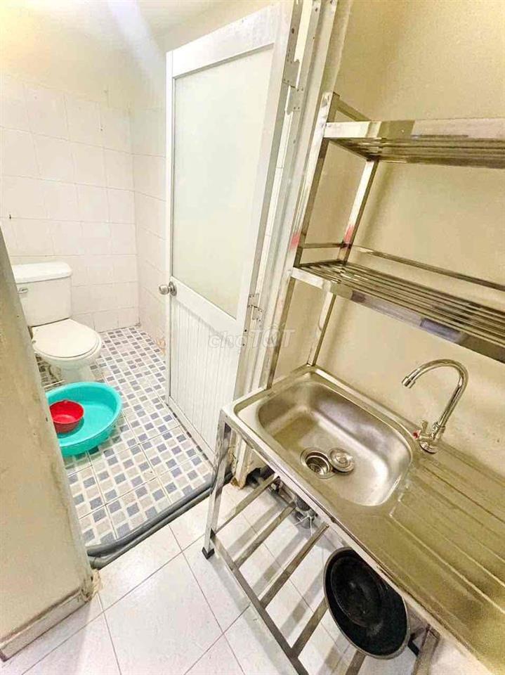 cho thuê phòng mặt tiền hẻm có gác khu Giải Phóng Tân Bình