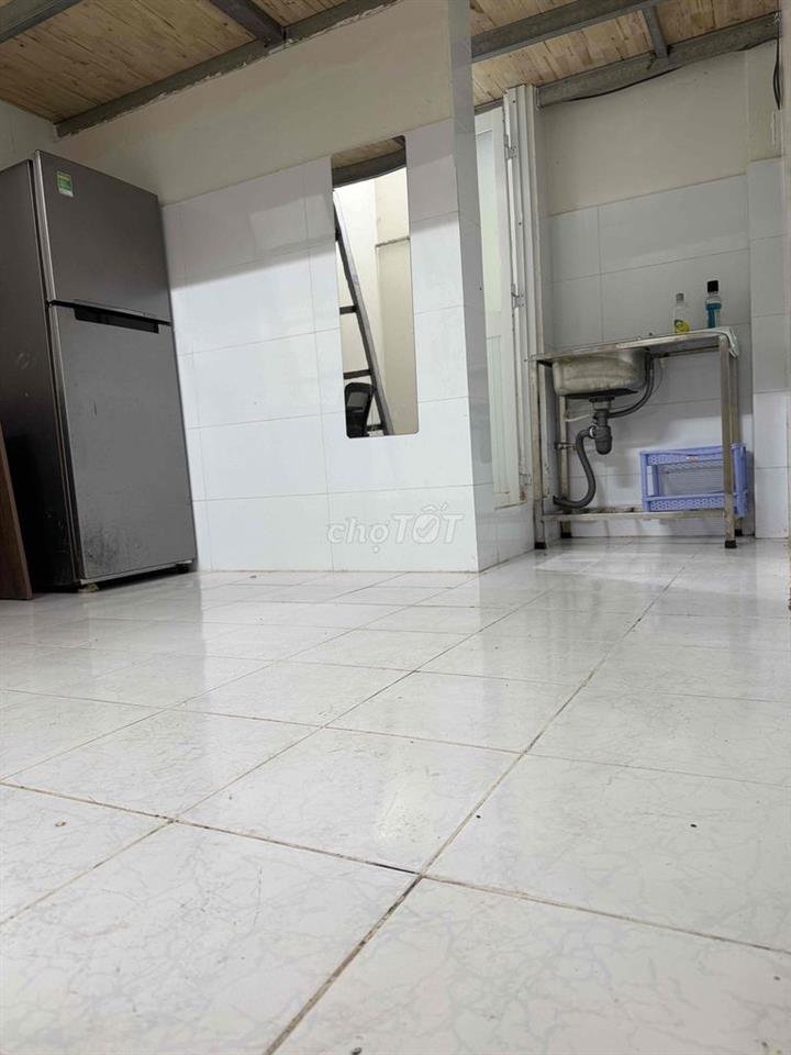 cho thuê phòng mặt tiền hẻm có gác khu Giải Phóng Tân Bình