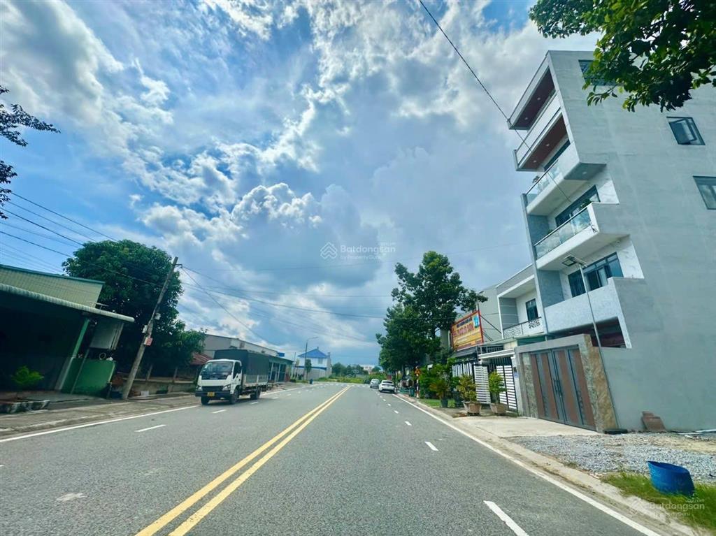 Hàng ngộp 1 lô duy nhất đường số 51 cách vòng xoay ga metro, trung tâm thương mại 500m, dt 7,5x20