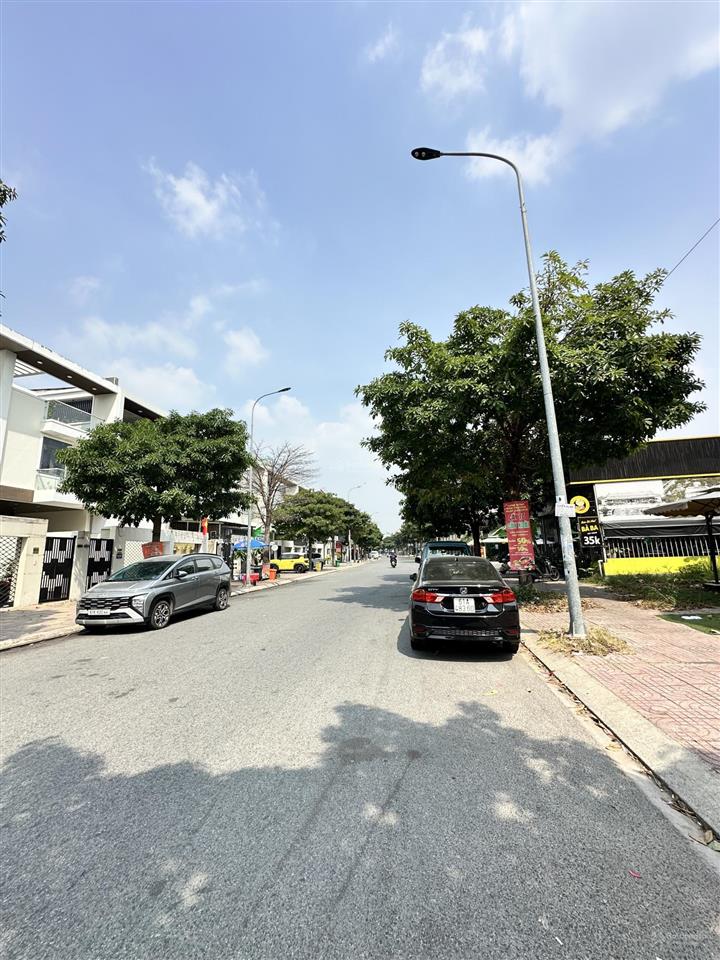 Nhà sổ sẳn hoàn công, đường hoàng hoa thám khu phố bds tài chính, cực sầm uất với rất nhiều vp. cty